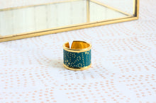 Load image into Gallery viewer, Bague réalisée avec du papier japonais origami, bijoux de créateur