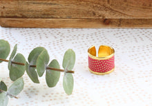 Load image into Gallery viewer, Une jolie bague coloré avec ce symbole japonais traditionnel et pourtant si moderne!