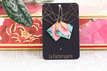 Load image into Gallery viewer, Ces petit carrés merveilleux sont plus légers qu'une plume, bijoux de créateurs