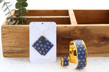 Load image into Gallery viewer, Boucles d'oreilles origami fait main avec sa bague et sa manchette assorties