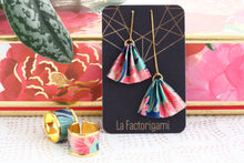 Load image into Gallery viewer, Des boucles d'oreilles artisanales à la longueur ajustable selon vos envies avec sa bague assorti. Des bijoux de créateur indispensables à vos étés!