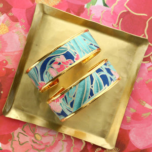 Manchette aux couleurs merveilleuses, faite artisanalement, papier washi japonais. Un bijou de créateur à votre poignet. 