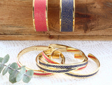 Load image into Gallery viewer, Bracelet fait main avec du papier origami traditionnel. Bijou origami La Factorigami.